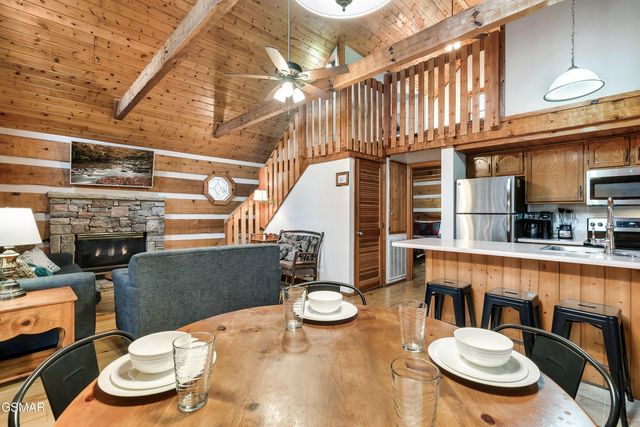 658 Red Bud Lane, Gatlinburg, TN 37738