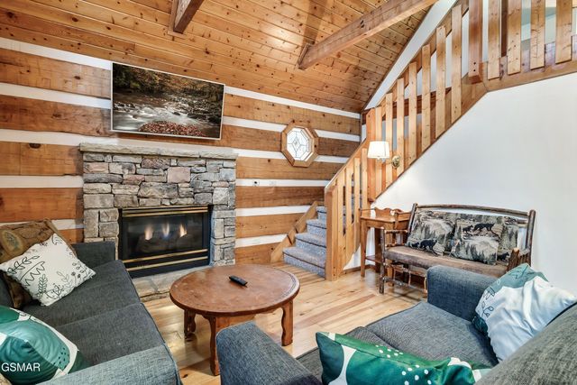 658 Red Bud Lane, Gatlinburg, TN 37738