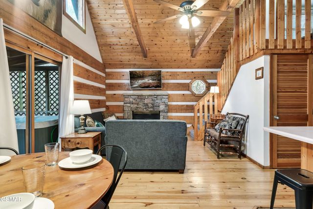 658 Red Bud Lane, Gatlinburg, TN 37738