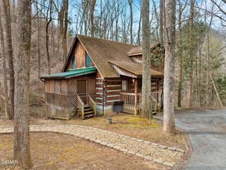 658 Red Bud Lane, Gatlinburg, TN 37738