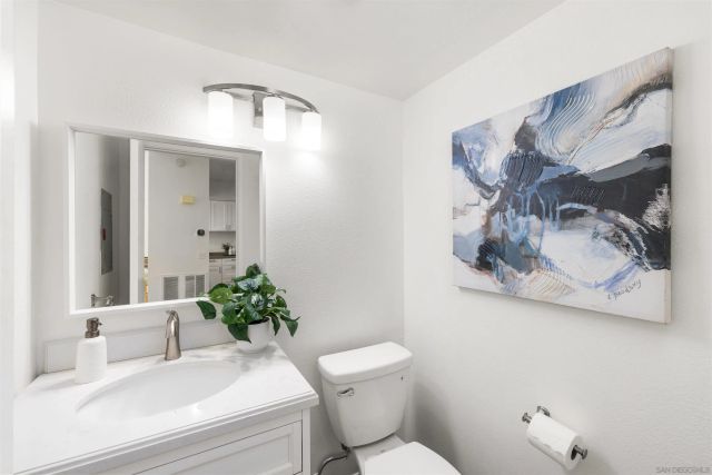 3811 Creststone, San Diego, CA 92130