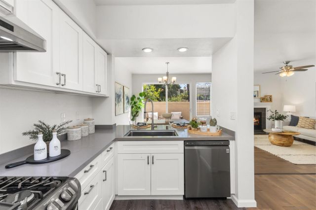 3811 Creststone, San Diego, CA 92130