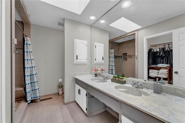 106 E Woodlou Lane, Rogers, AR 72756