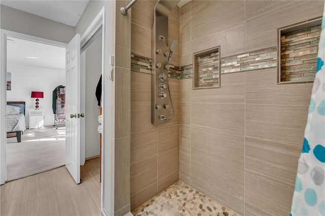 106 E Woodlou Lane, Rogers, AR 72756