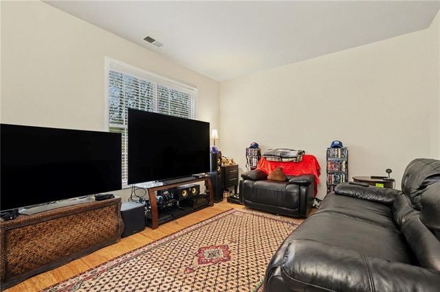 1147 Silvergate Lane S, Mableton, GA 30126