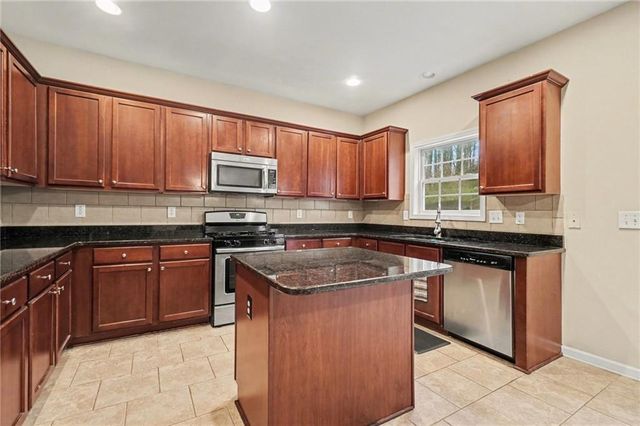 1147 Silvergate Lane S, Mableton, GA 30126