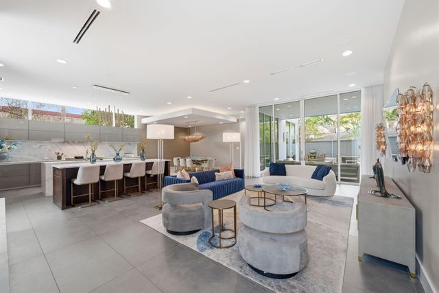 4211 Markham Street, Houston, TX 77027