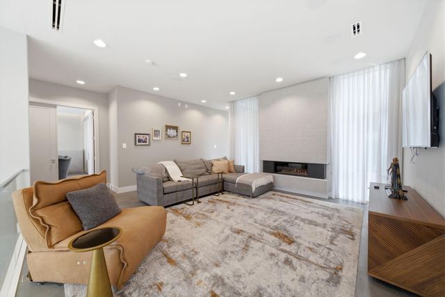 4211 Markham Street, Houston, TX 77027