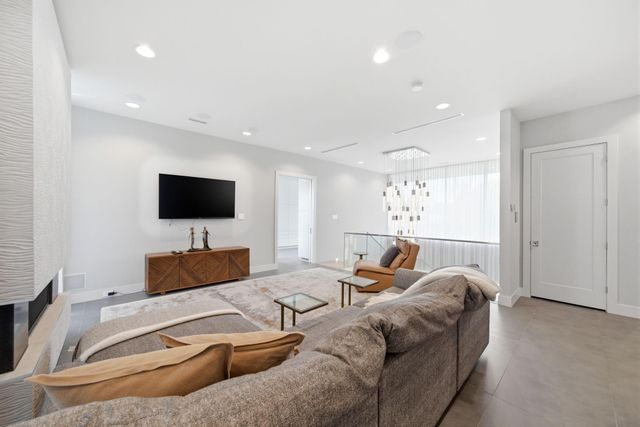 4211 Markham Street, Houston, TX 77027