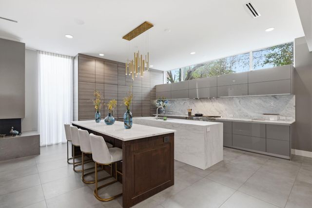 4211 Markham Street, Houston, TX 77027