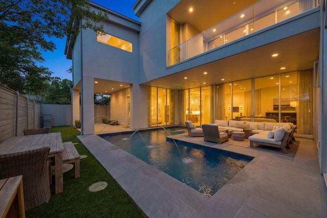 4211 Markham Street, Houston, TX 77027