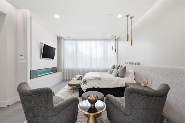 4211 Markham Street, Houston, TX 77027