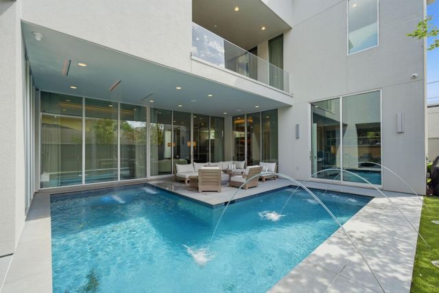 4211 Markham Street, Houston, TX 77027