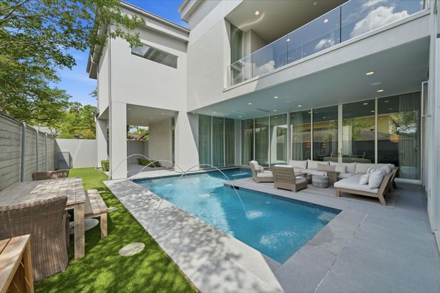 4211 Markham Street, Houston, TX 77027