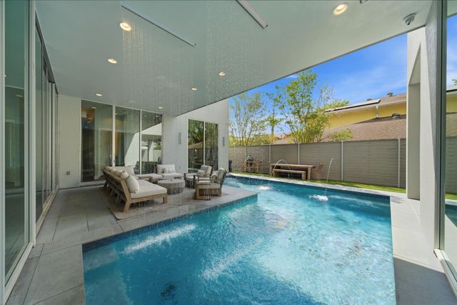 4211 Markham Street, Houston, TX 77027