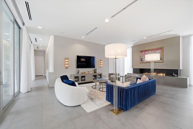 4211 Markham Street, Houston, TX 77027