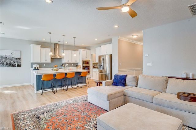 313 Maycox LN, Chesapeake, VA 23322