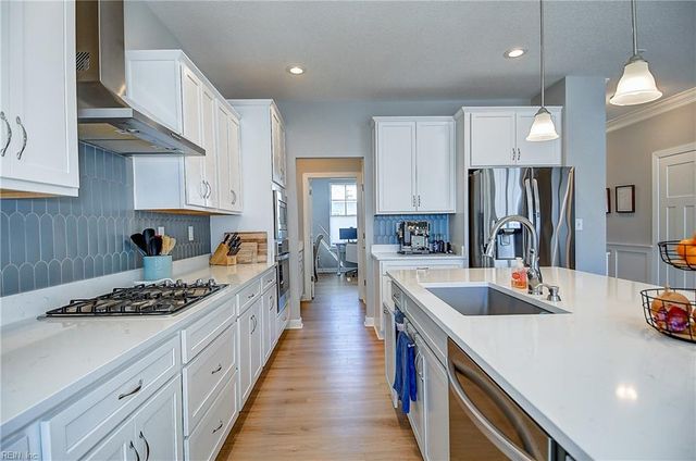 313 Maycox LN, Chesapeake, VA 23322