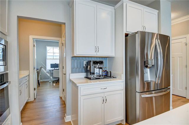 313 Maycox LN, Chesapeake, VA 23322