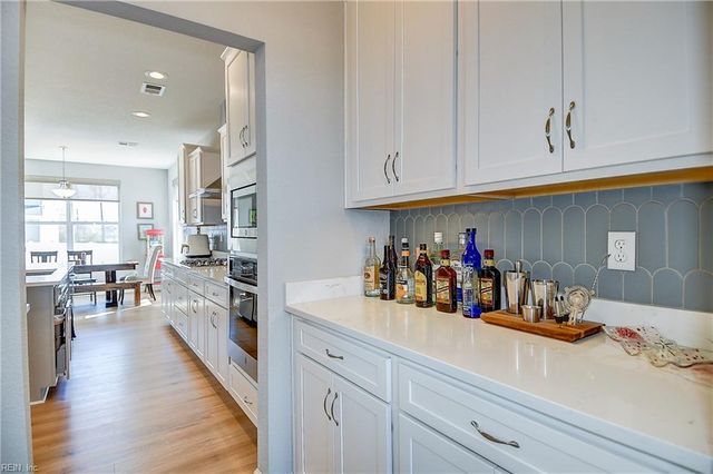 313 Maycox LN, Chesapeake, VA 23322