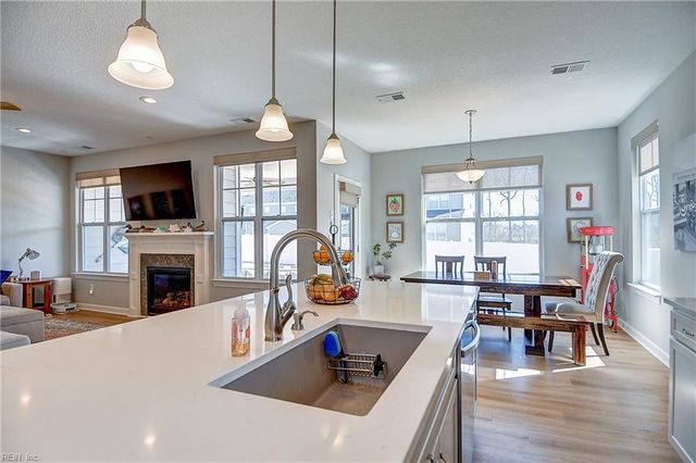 313 Maycox LN, Chesapeake, VA 23322