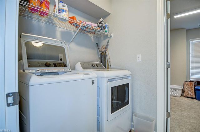 313 Maycox LN, Chesapeake, VA 23322