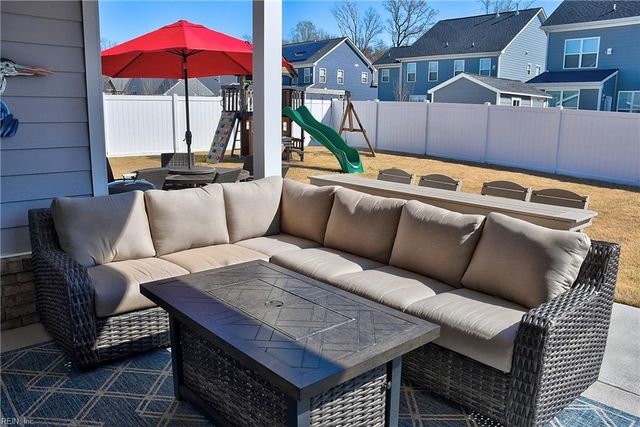 313 Maycox LN, Chesapeake, VA 23322