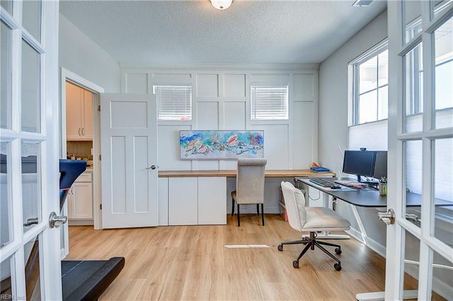 313 Maycox LN, Chesapeake, VA 23322