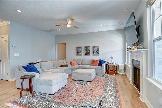 313 Maycox LN, Chesapeake, VA 23322