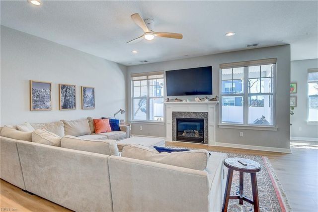 313 Maycox LN, Chesapeake, VA 23322