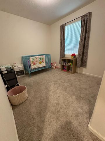 6606 E Carmen Ave, Fresno, CA 93727