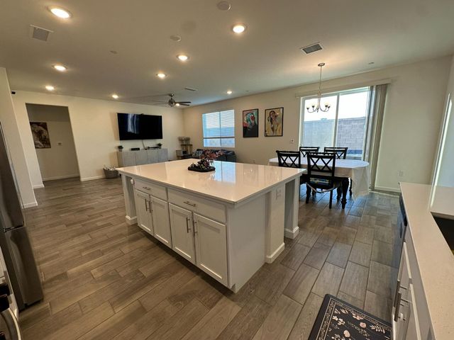 6606 E Carmen Ave, Fresno, CA 93727
