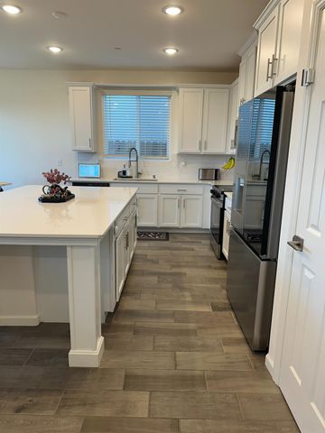 6606 E Carmen Ave, Fresno, CA 93727