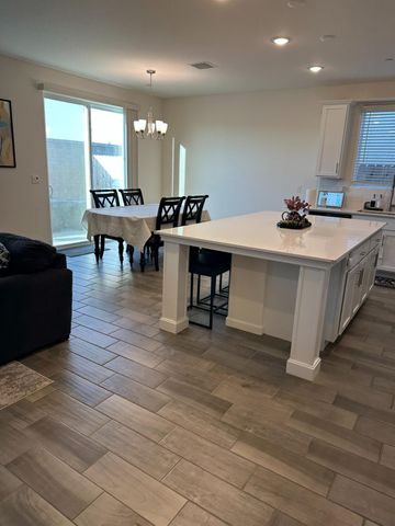 6606 E Carmen Ave, Fresno, CA 93727