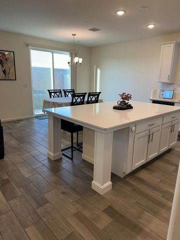6606 E Carmen Ave, Fresno, CA 93727