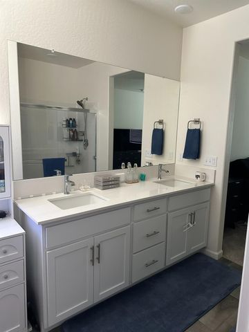 6606 E Carmen Ave, Fresno, CA 93727
