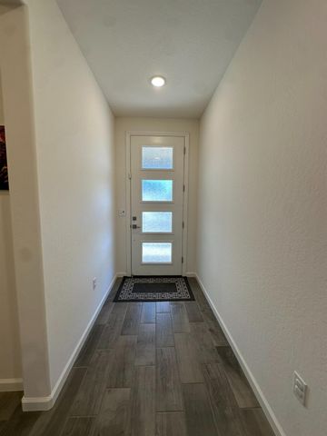 6606 E Carmen Ave, Fresno, CA 93727