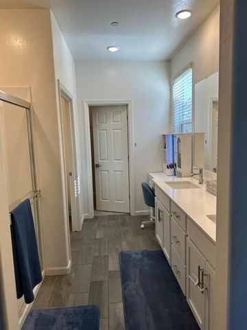 6606 E Carmen Ave, Fresno, CA 93727