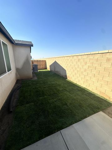 6606 E Carmen Ave, Fresno, CA 93727