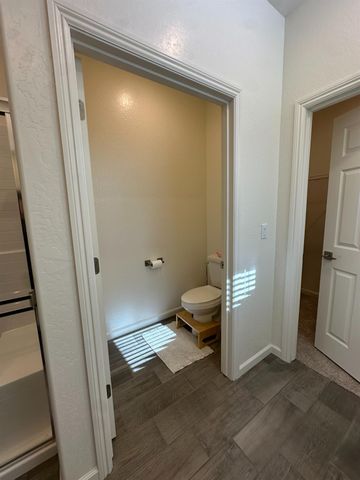 6606 E Carmen Ave, Fresno, CA 93727