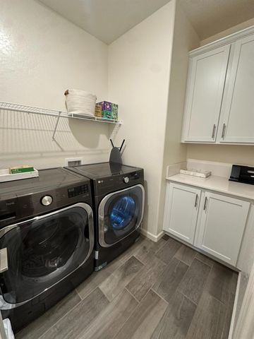 6606 E Carmen Ave, Fresno, CA 93727