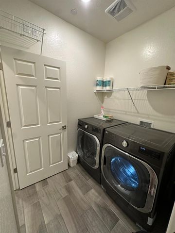 6606 E Carmen Ave, Fresno, CA 93727