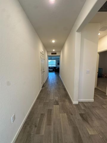 6606 E Carmen Ave, Fresno, CA 93727