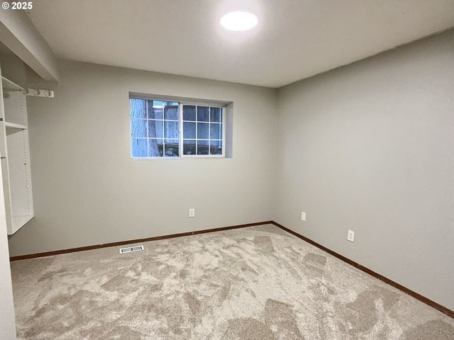 377 Se BARNES Ave, Gresham, OR 97080