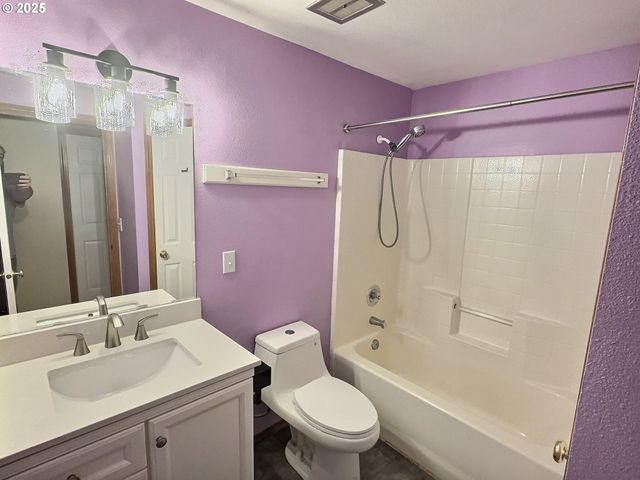 377 Se BARNES Ave, Gresham, OR 97080