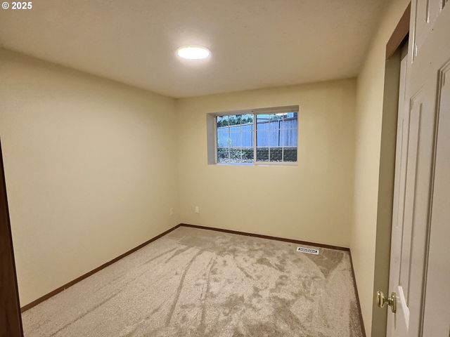 377 Se BARNES Ave, Gresham, OR 97080