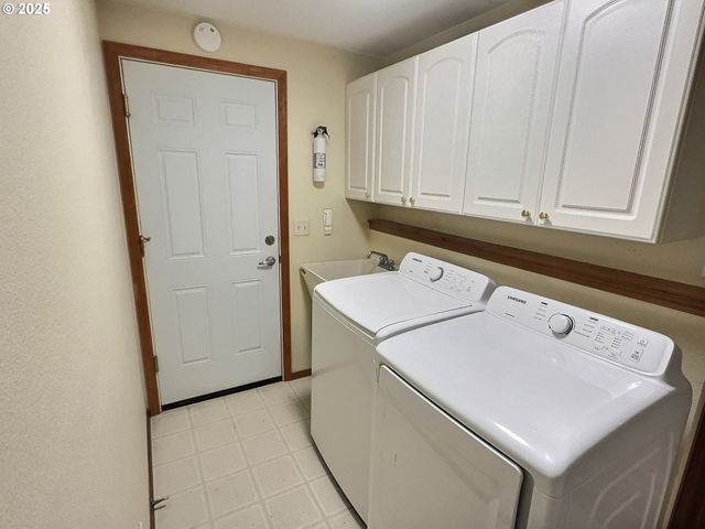 377 Se BARNES Ave, Gresham, OR 97080