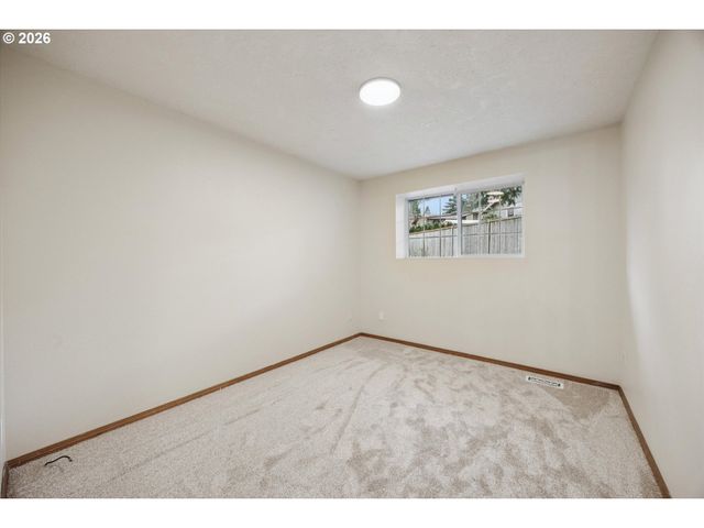 377 Se BARNES Ave, Gresham, OR 97080