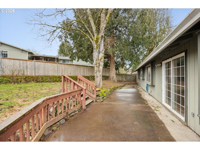 377 Se BARNES Ave, Gresham, OR 97080