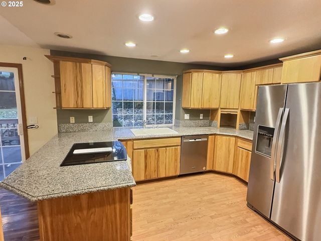 377 Se BARNES Ave, Gresham, OR 97080